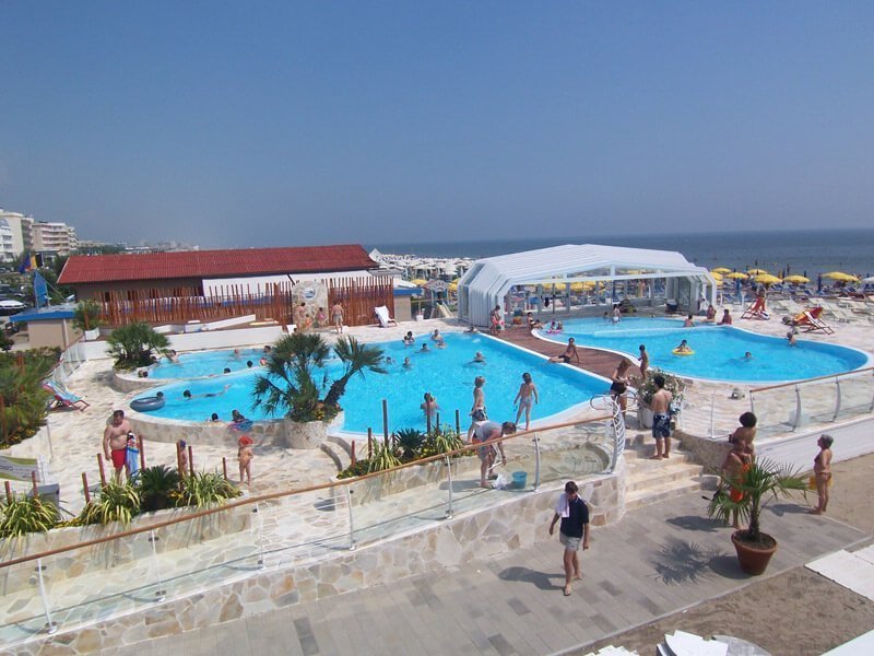 ugo_plazzi_progetti_bagno_holiday_village_1